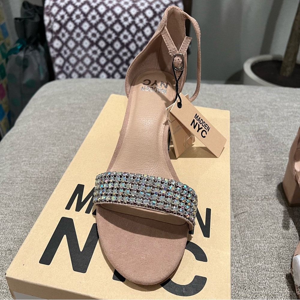 Madden NYC Block Heel City Sandal. Size 8 1/2. Brand new with box. - Picture 5 of 6